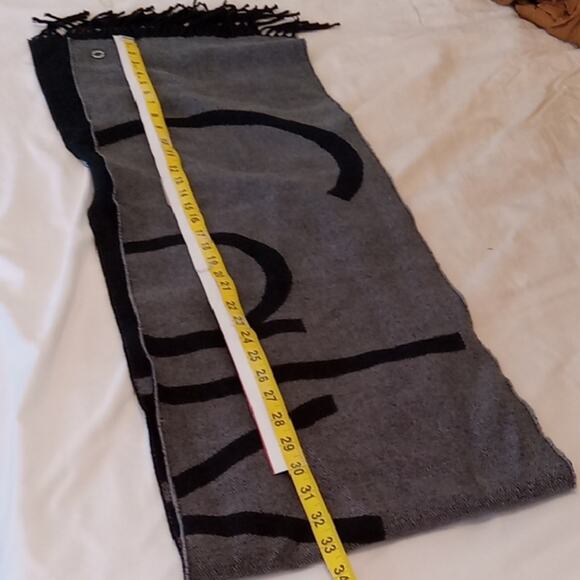 Calvin Klein Gray and Black Men's Scarf. Warm, Fashionable,Winter - Picture 4 of 5